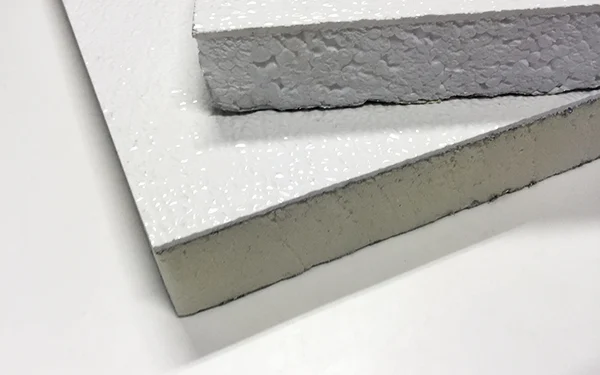 Snitt av sandwichpanel med hvit FRP-flate